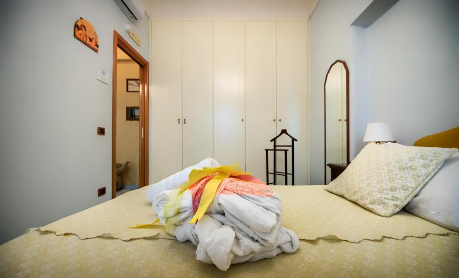La Finestra Sul Mare Bed & Breakfast Ischia Dış mekan fotoğraf